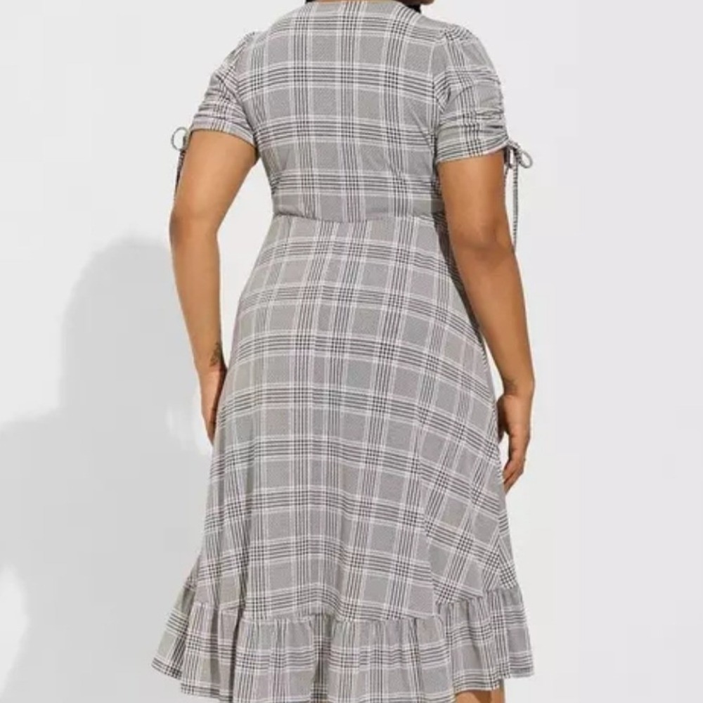 Torrid Plaid Faux Wrap Midi Dress Black White Purple Ruffle Hem Plus Size 2 NWOT - Picture 3 of 9